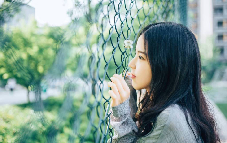 “回援江夏！”陈到冷冷的看了伏德一眼，正看到伏德眼中的愕然，冷哼一声，此刻也顾不了太多，连忙跳上一艘战船，伏德也连忙跟上，现在他终于知道哪里不对了，如果江东兵马之前贸然攻击夏口的话，恐怕会遭殃，但现在……伏德心里默默地松了口气。